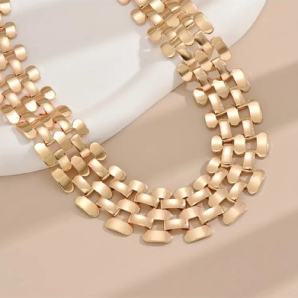 Sleek Gold Toned Necklace - Picture 2 of 4